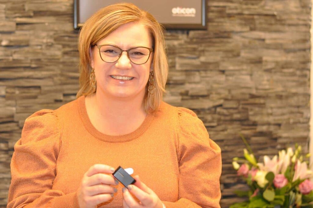 Få professionel hørehjælp direkte hjemme hos dig selv i Aabybro – samme faglige kvalitet som på klinikken, bare uden turen dertil