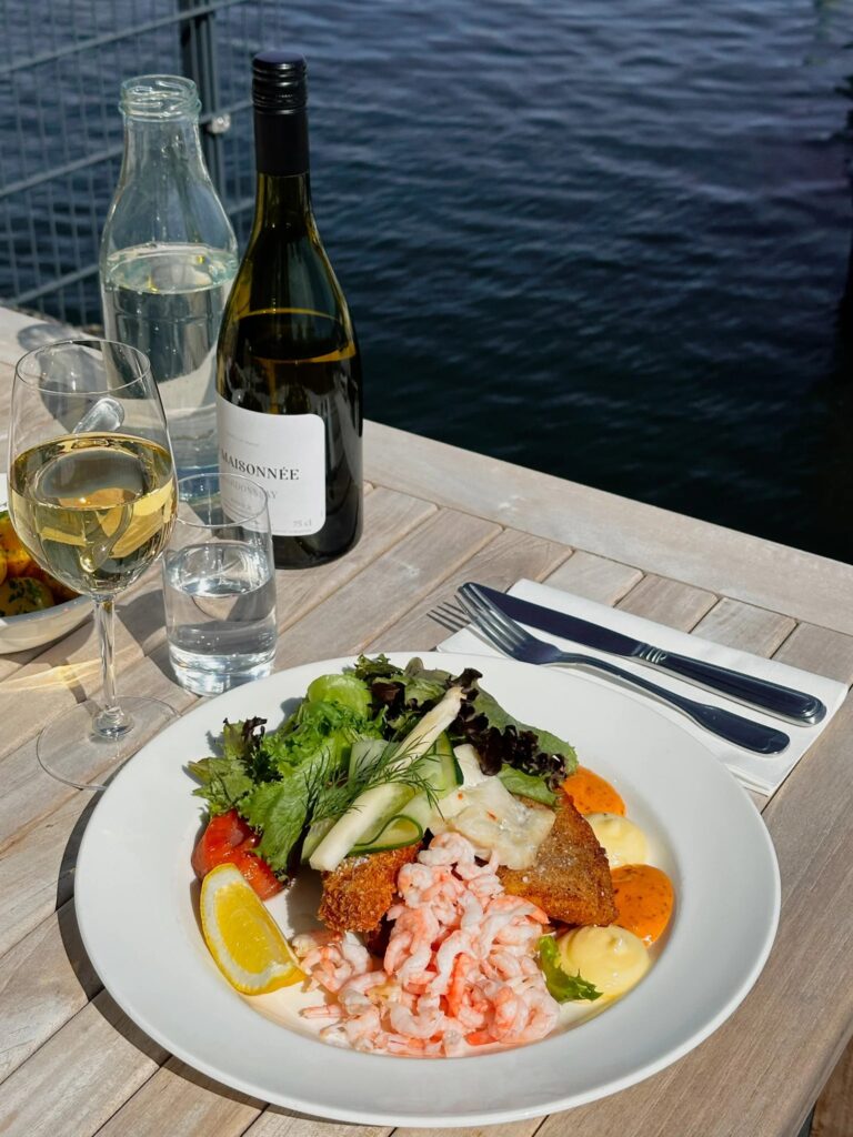 Restaurant ombord - ærlig mad med udsigt over Fjorden