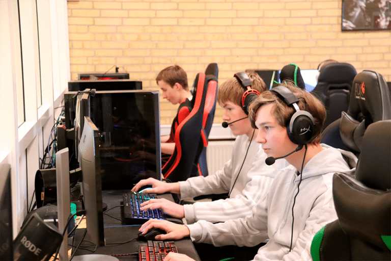 Et skoleår fyldt med e-sport og rejser på Vesterbølle Efterskole